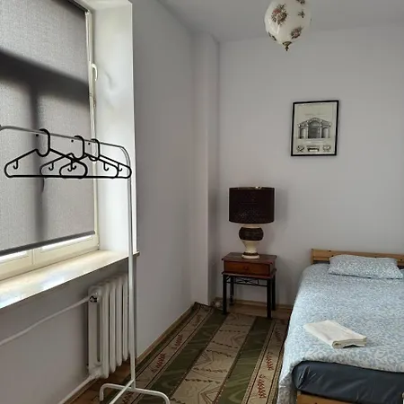 Citystay Chmielna ורשה